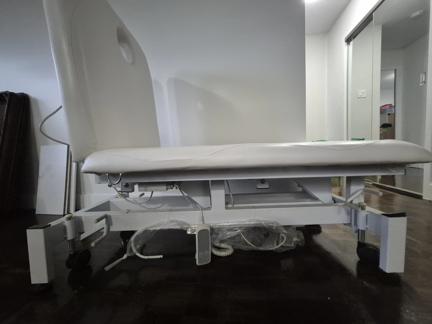 Electric Massage / Spa Table for Sale – Great Condition - photo 2