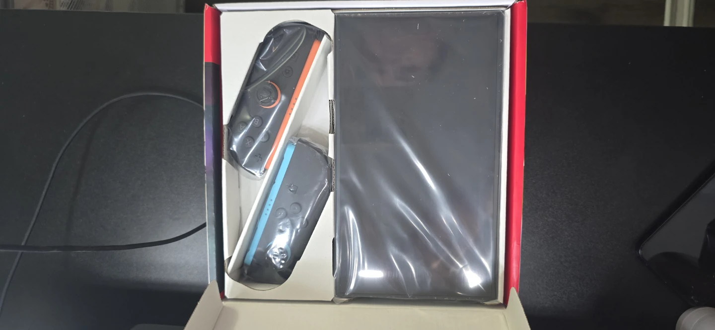 Nintendo Switch OLED Model - photo 3
