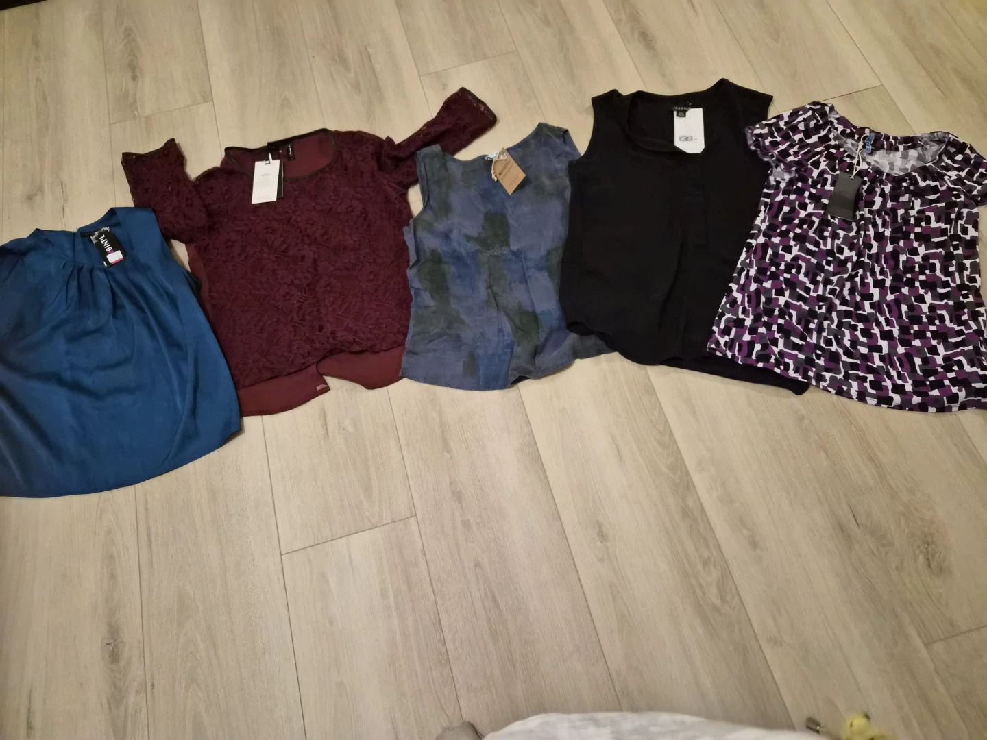 Bundle of 5 Cute Women's Tops with tags 🌱