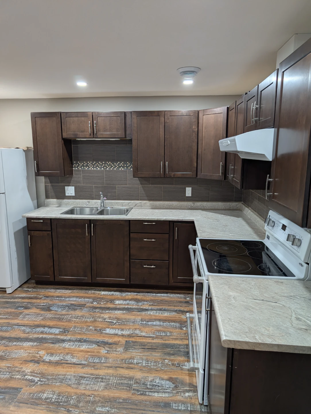 Basement suit for rent. - photo 2