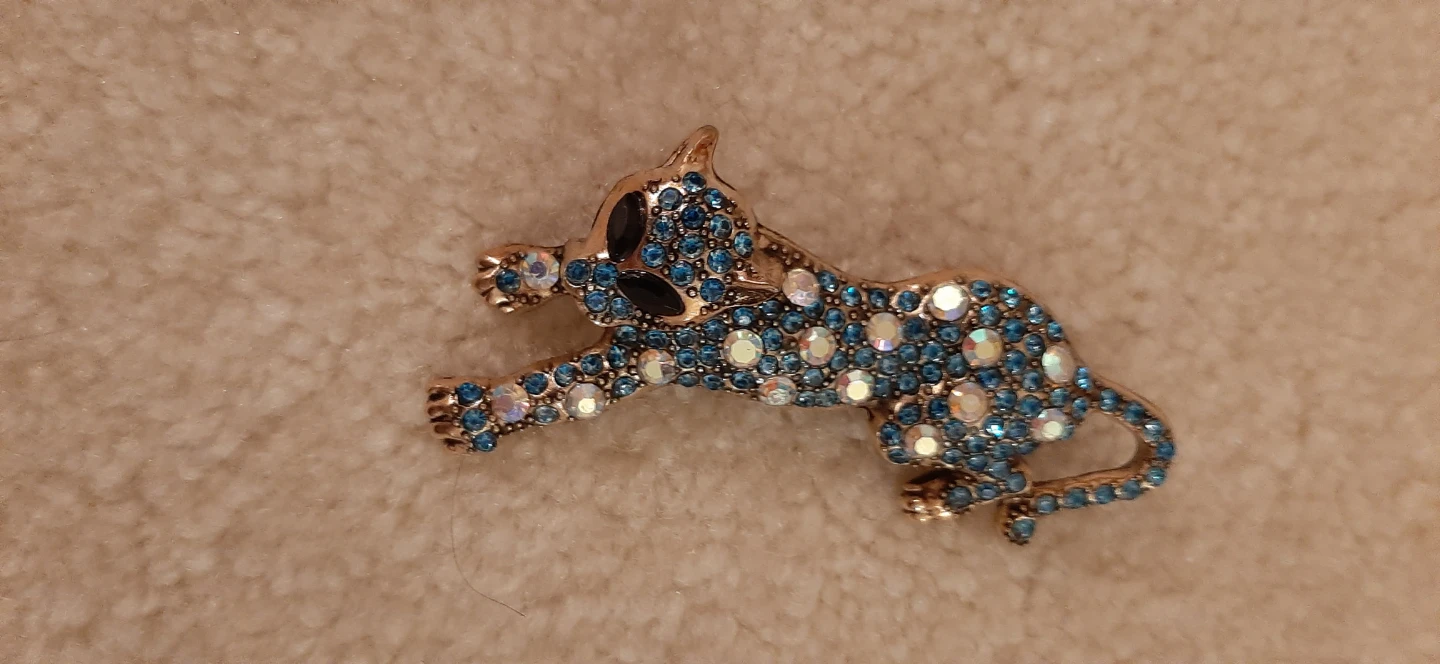 Sparkly Cat Brooch Rhinestone Pin