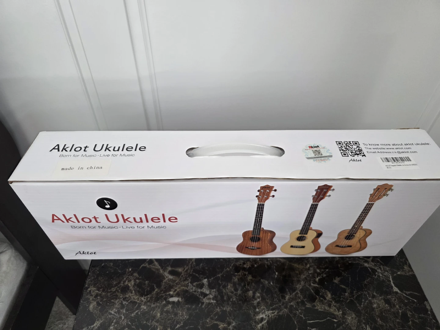 Aklot Ukulele with Gig Bag and Accessories - photo 2