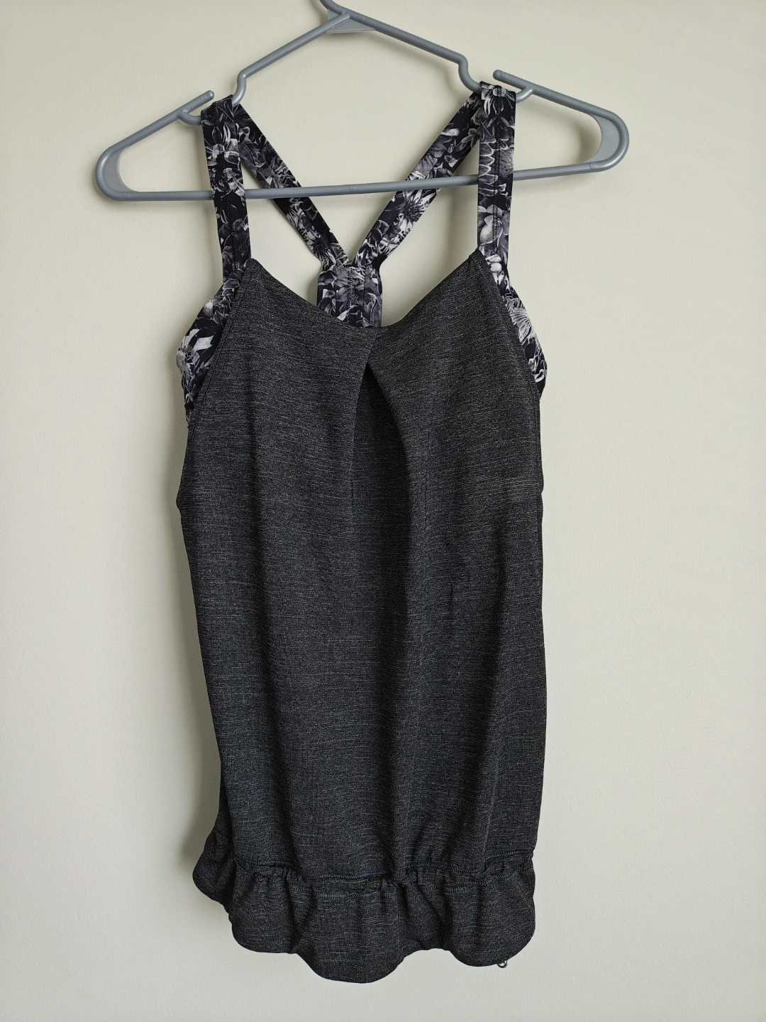 Lululemon Tank Top Size 4 Grey Floral Straps - photo 3