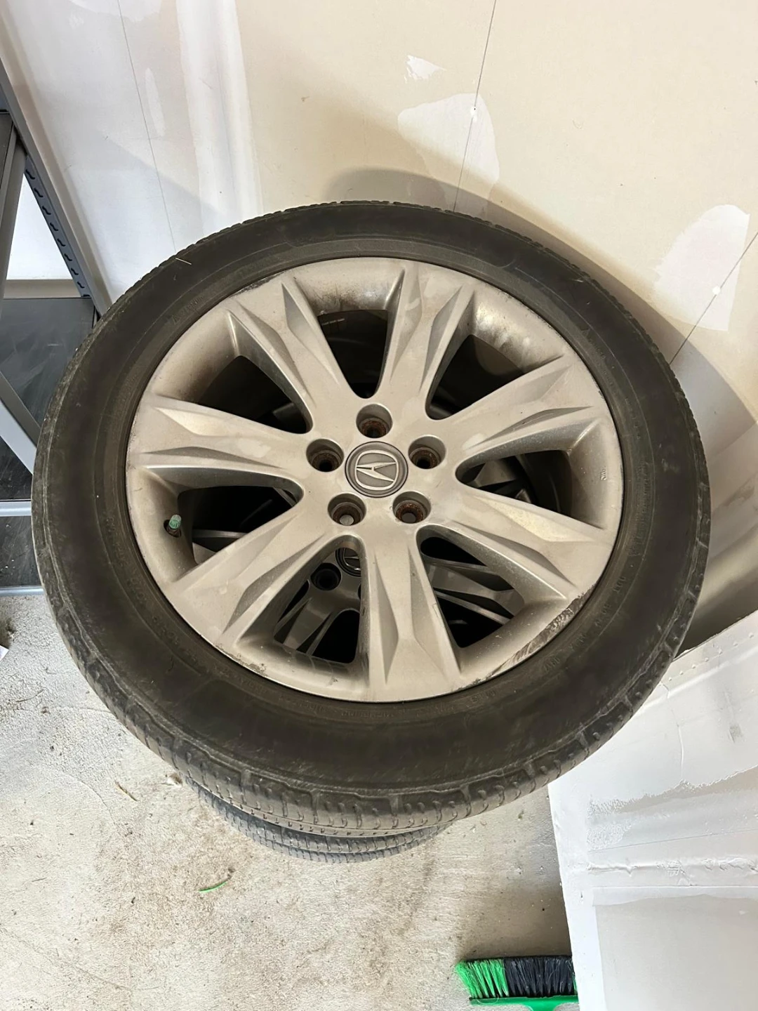 Set of 4 Acura Alloy Wheels with all season Tires