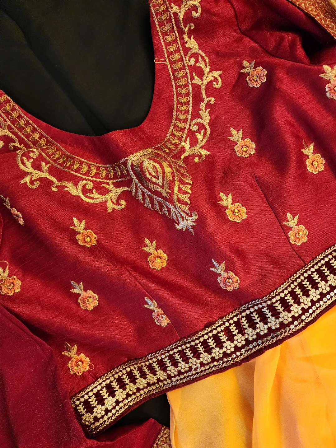 Cream and Maroon Embroidered Saree with Blouse - photo 3