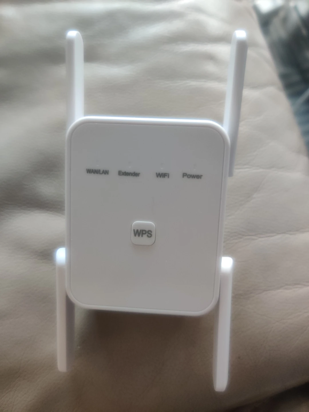 White Wireless Wi-Fi Repeater Extender