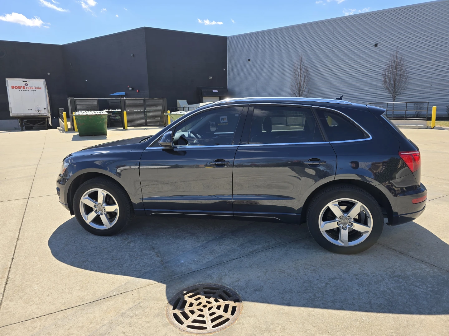 Dark Blue Audi Q5 SUV - photo 5