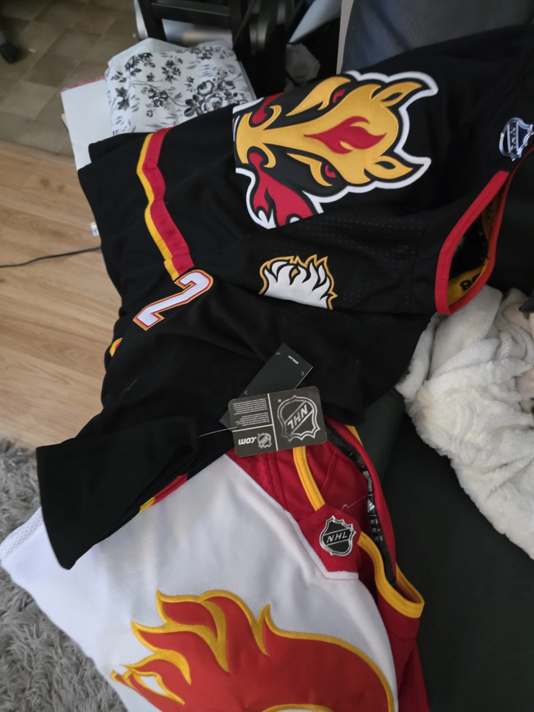 Calgary Flames Hockey Jerseys - Igla 12 & Vernon 30 - photo 3