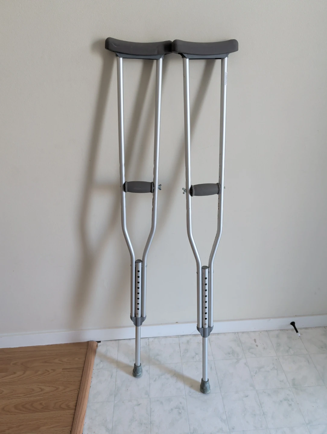 Adjustable Aluminum Crutches