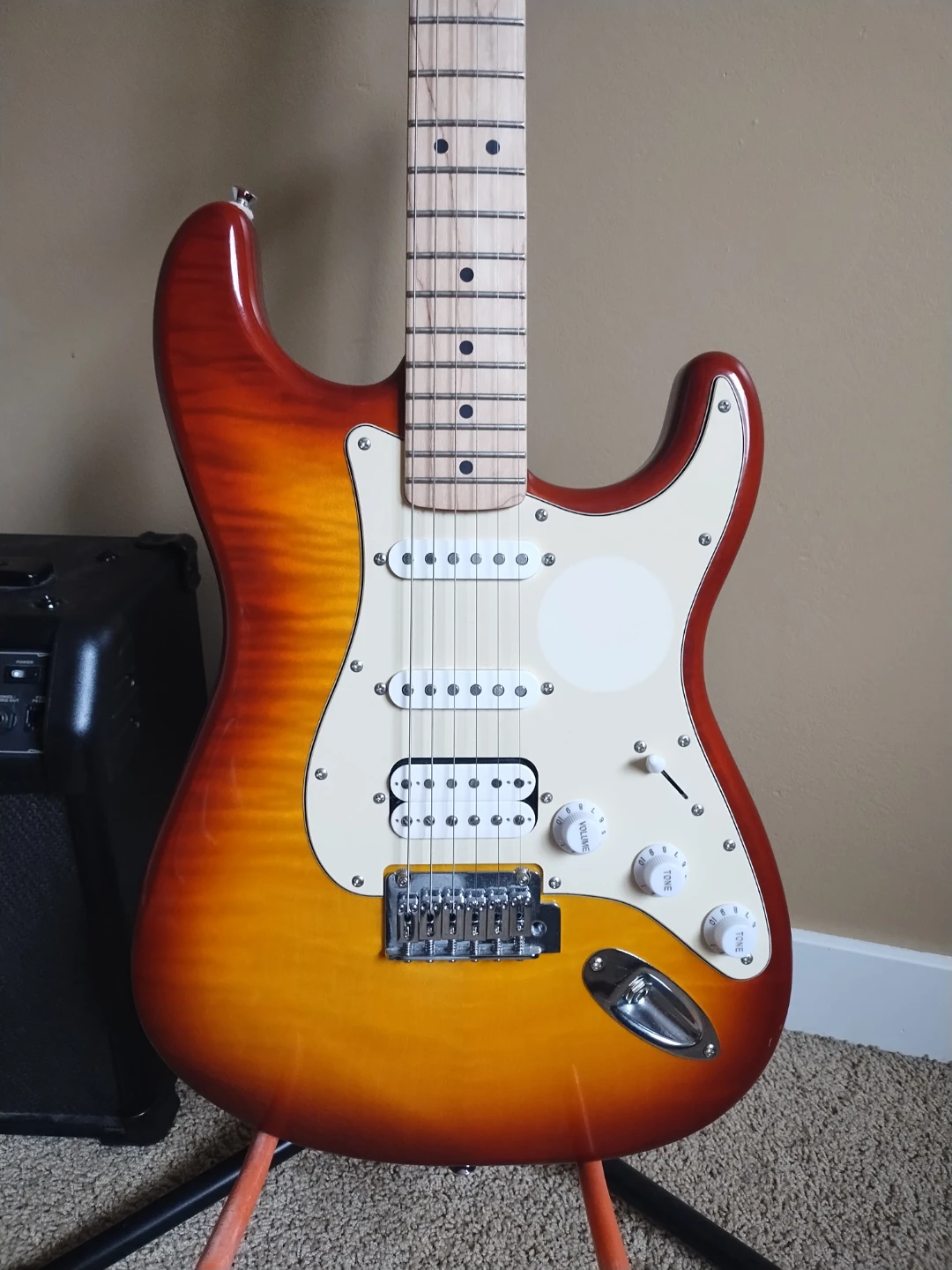 Squire Affinity Series HSS guitar and Line 6 spideramp - photo 2