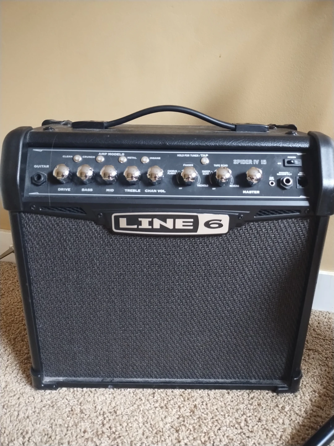 Squire Affinity Series HSS guitar and Line 6 spideramp - photo 5
