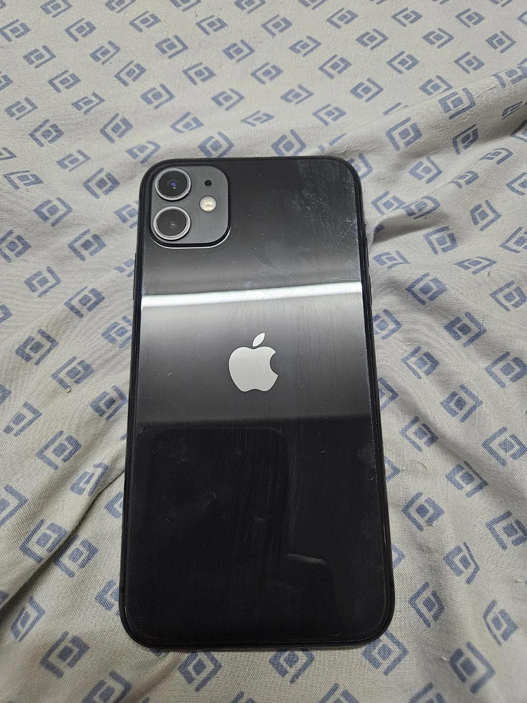 Apple iPhone 11 (73 battery health) - photo 2