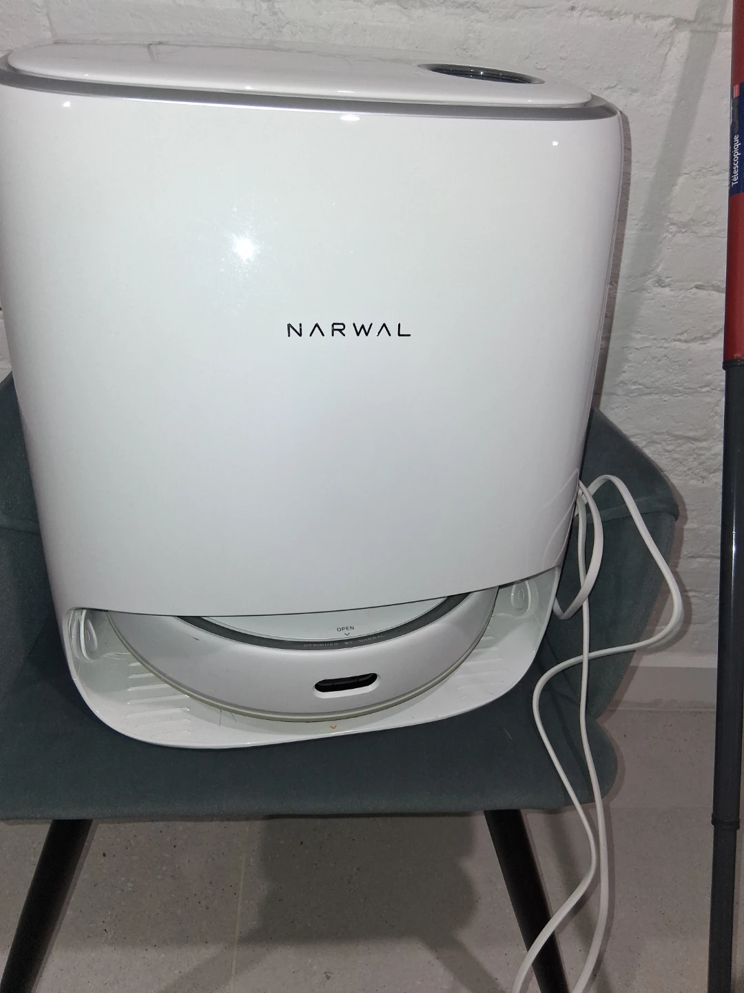 Narwal White Robot Vacuum Base Station