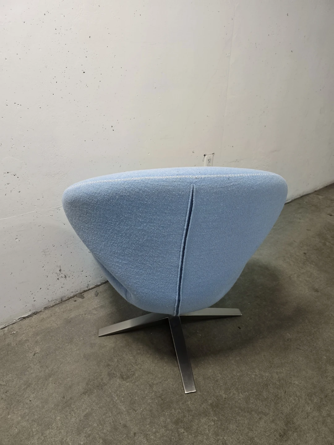 Light Blue Swivel Armchair - photo 2