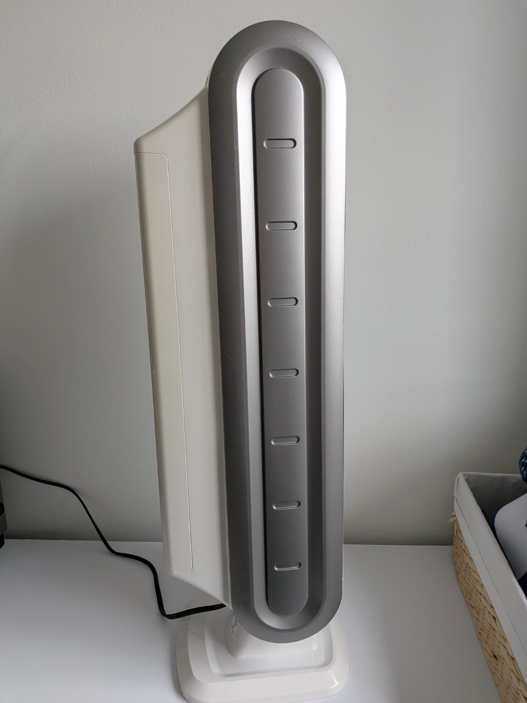 Fellowes tower ventilator and hepa filter. - photo 2