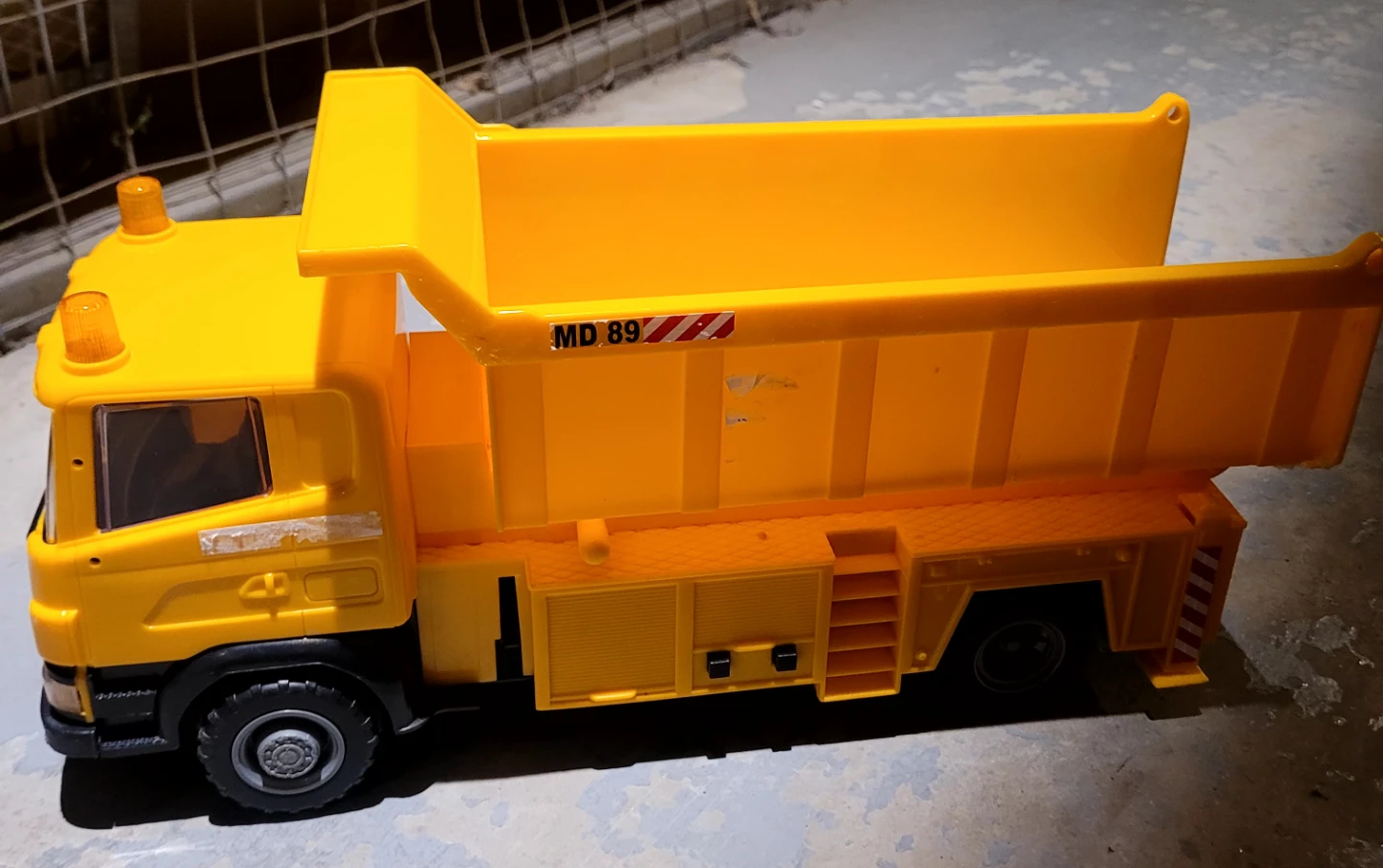 Scania MD 89 Yellow Dump Truck Toy🥕 - photo 4