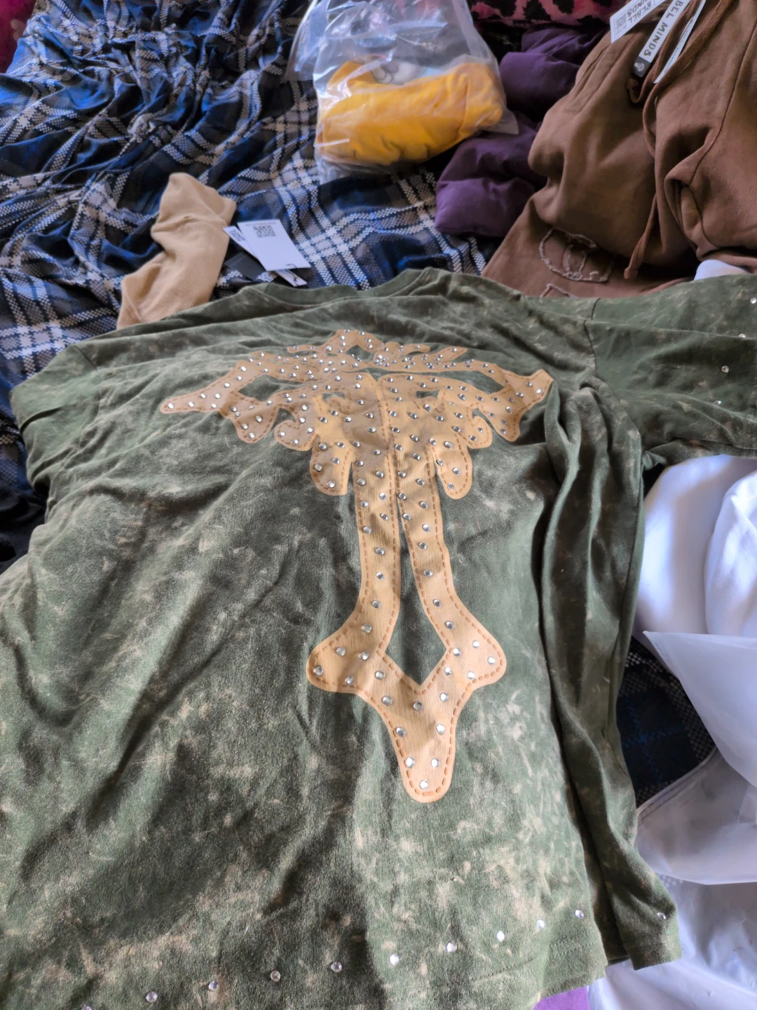 Green T-Shirt with "Faith" Graphic