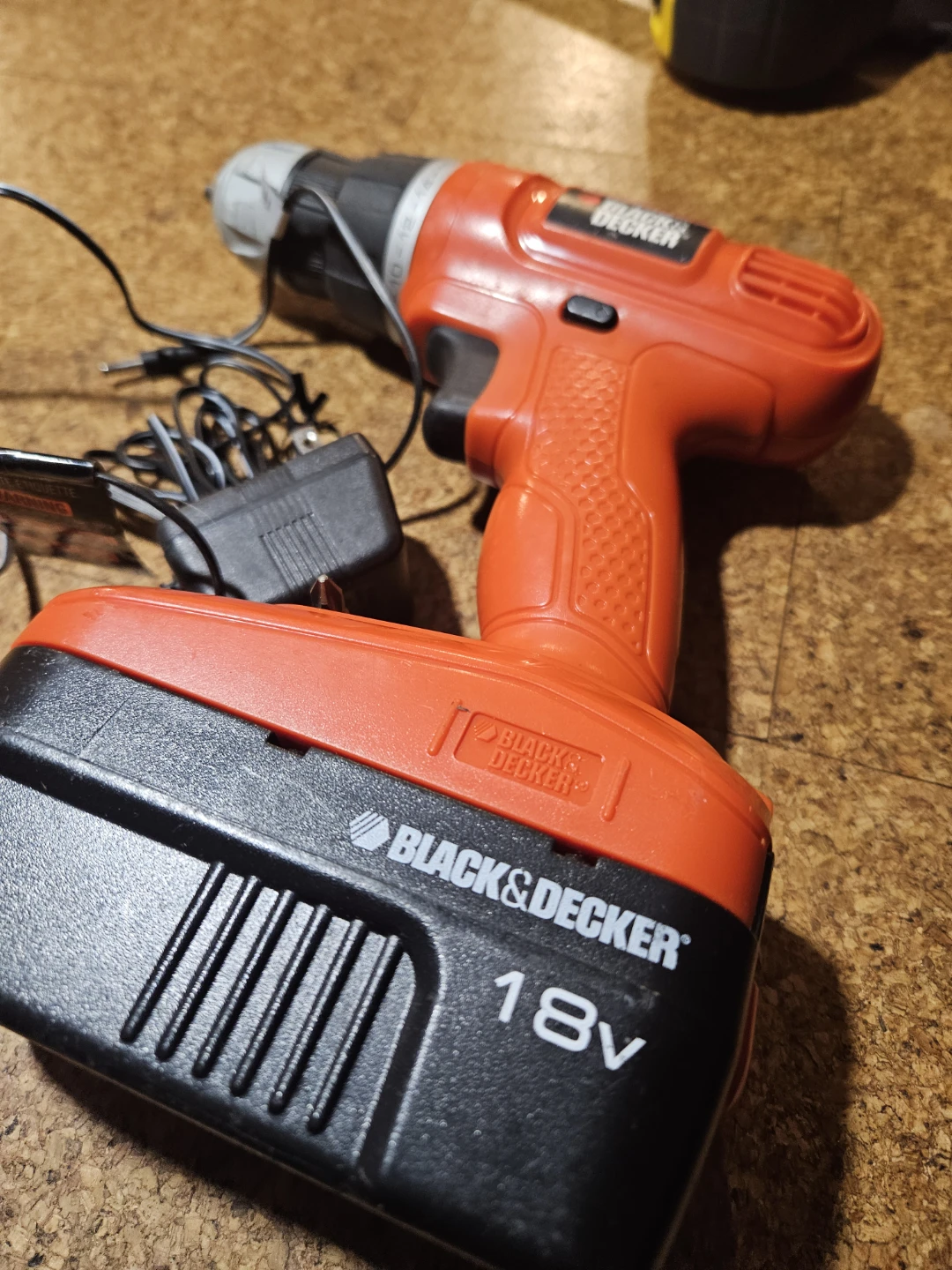 Black & Decker 18V Cordless Drill with Charger - photo 4
