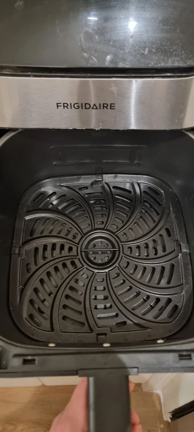 Frigidaire Air Fryer - photo 3