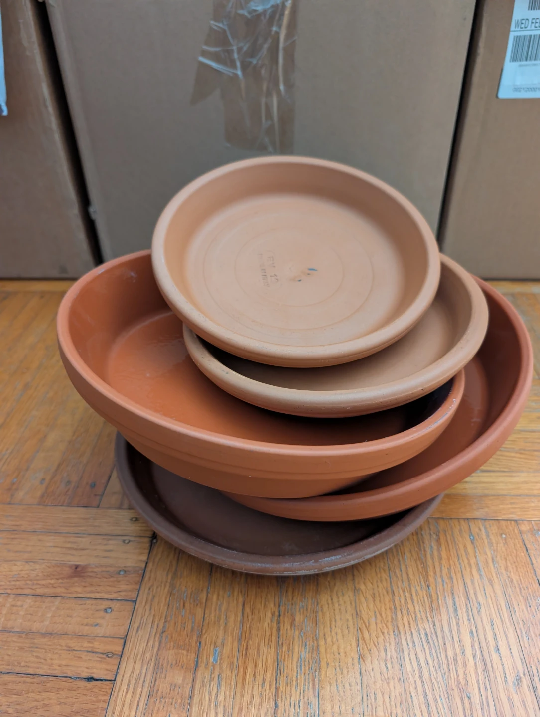 Five Plain Clay Pots w/ Plates and Soil - photo 3