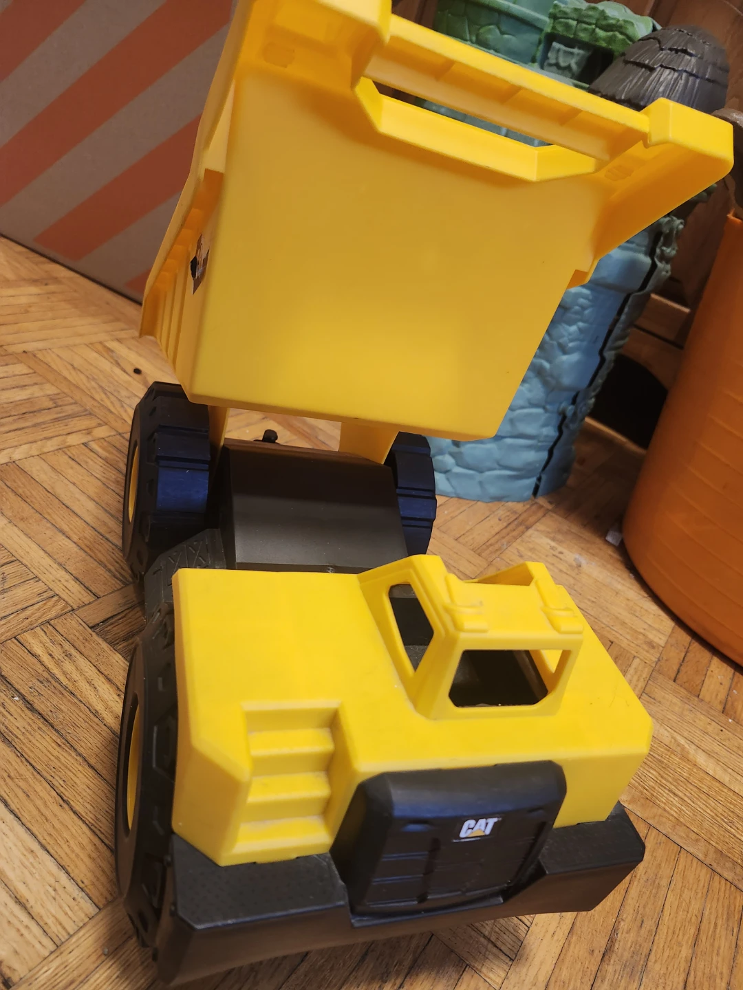 CAT Yellow Dump Truck Toy - photo 2