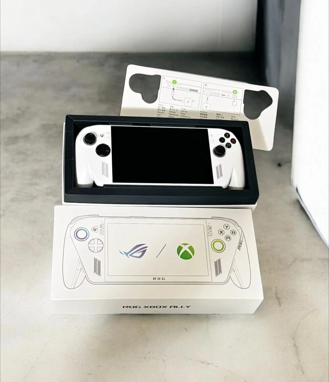 ASUS ROG XBox Ally Handheld Gaming PC White - photo 2