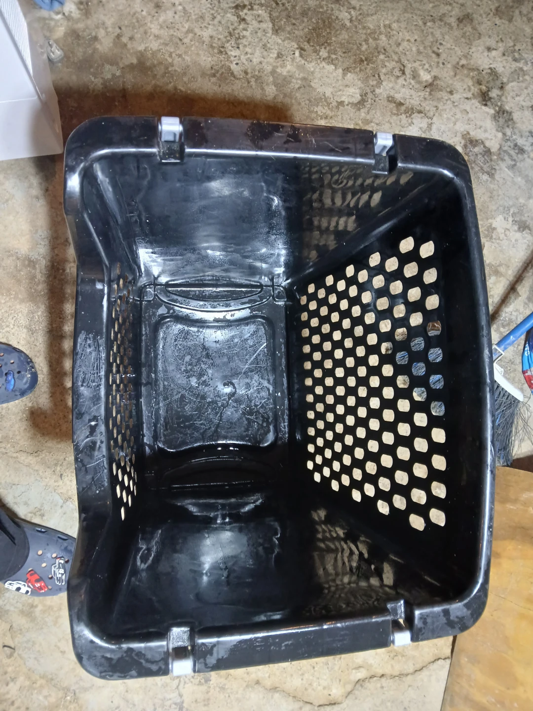 Black Plastic Laundry Basket - photo 2