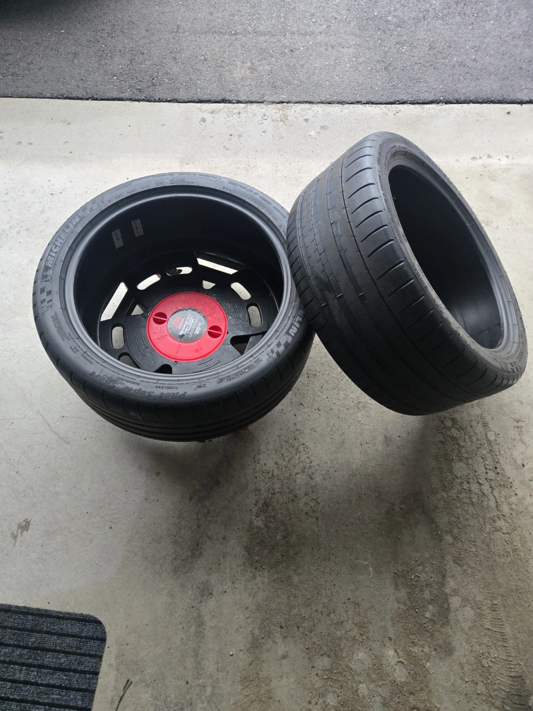 2x Michelin Pilot Super Sport Tires 255/40ZR18 - photo 3