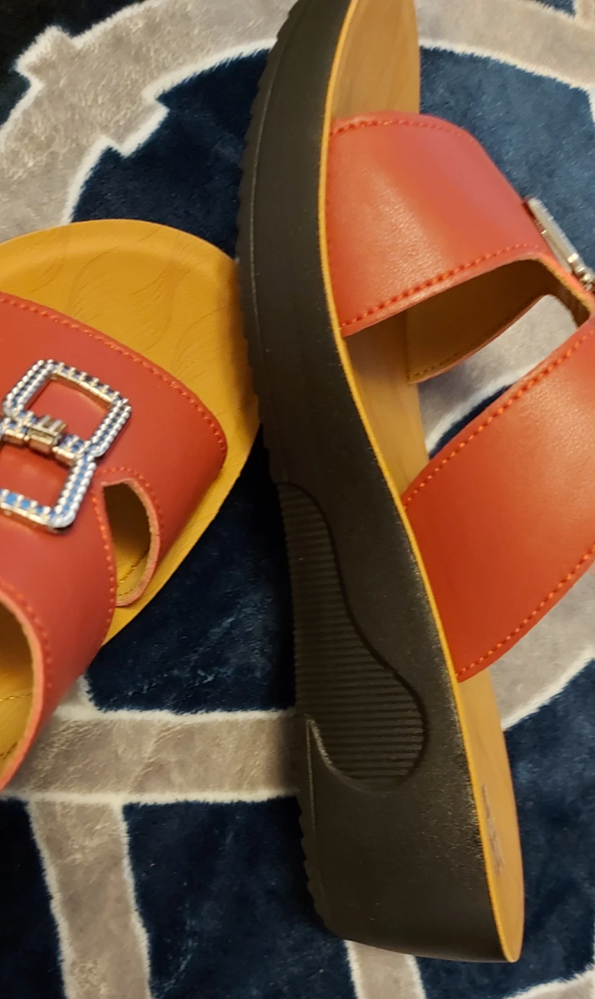 Women's Red Slide Sandals Size 37 - photo 5
