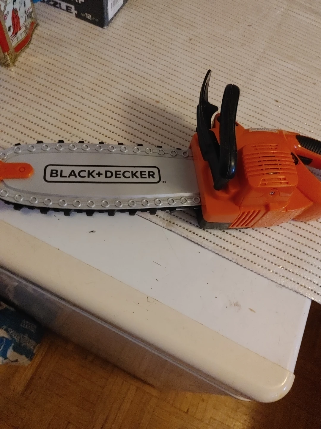 BLACK+DECKER Toy Chainsaw - photo 2