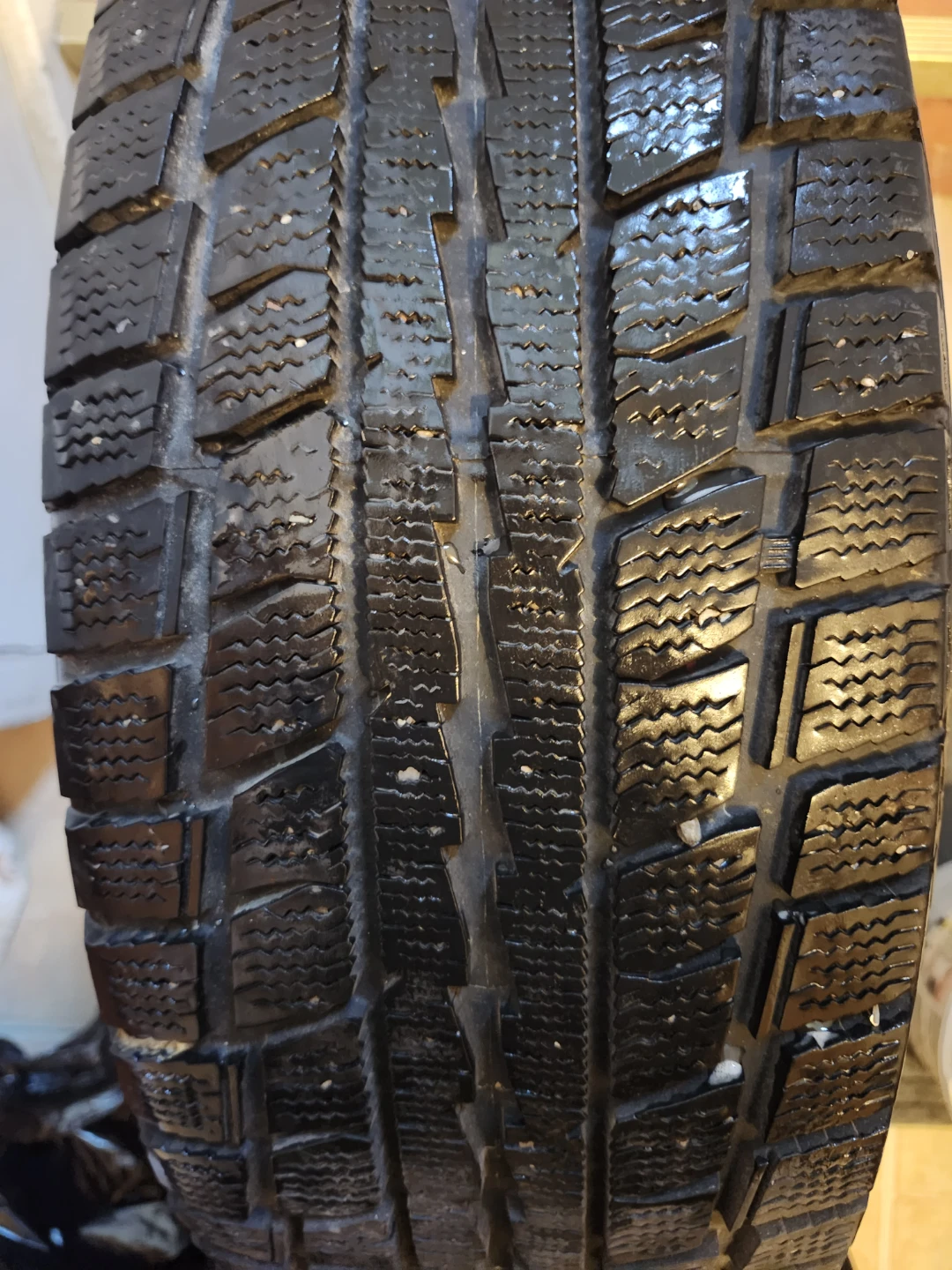 Dunlop Studless Winter Tire 215/60R16 95Q - photo 4