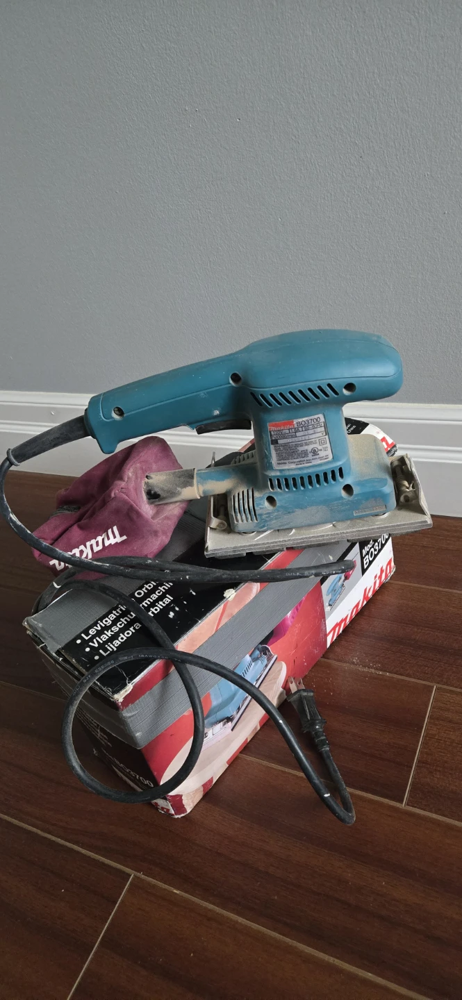Makita BO3700 Orbital Sander