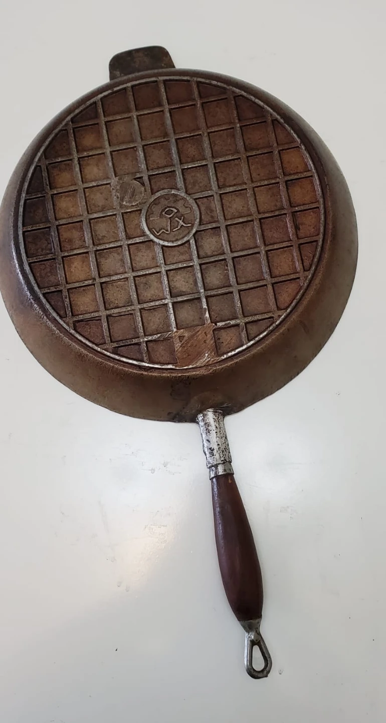Wagner Ware Cast Iron Waffle Iron Pan - photo 2