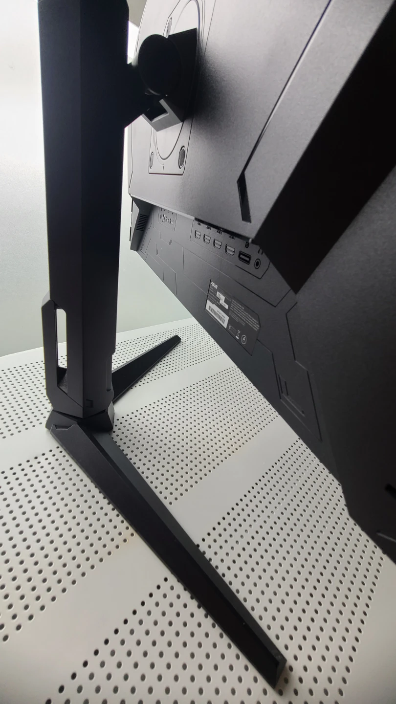 ASUS 28" 4K 144hz Gaming Monitor VG28UQL1A - photo 3