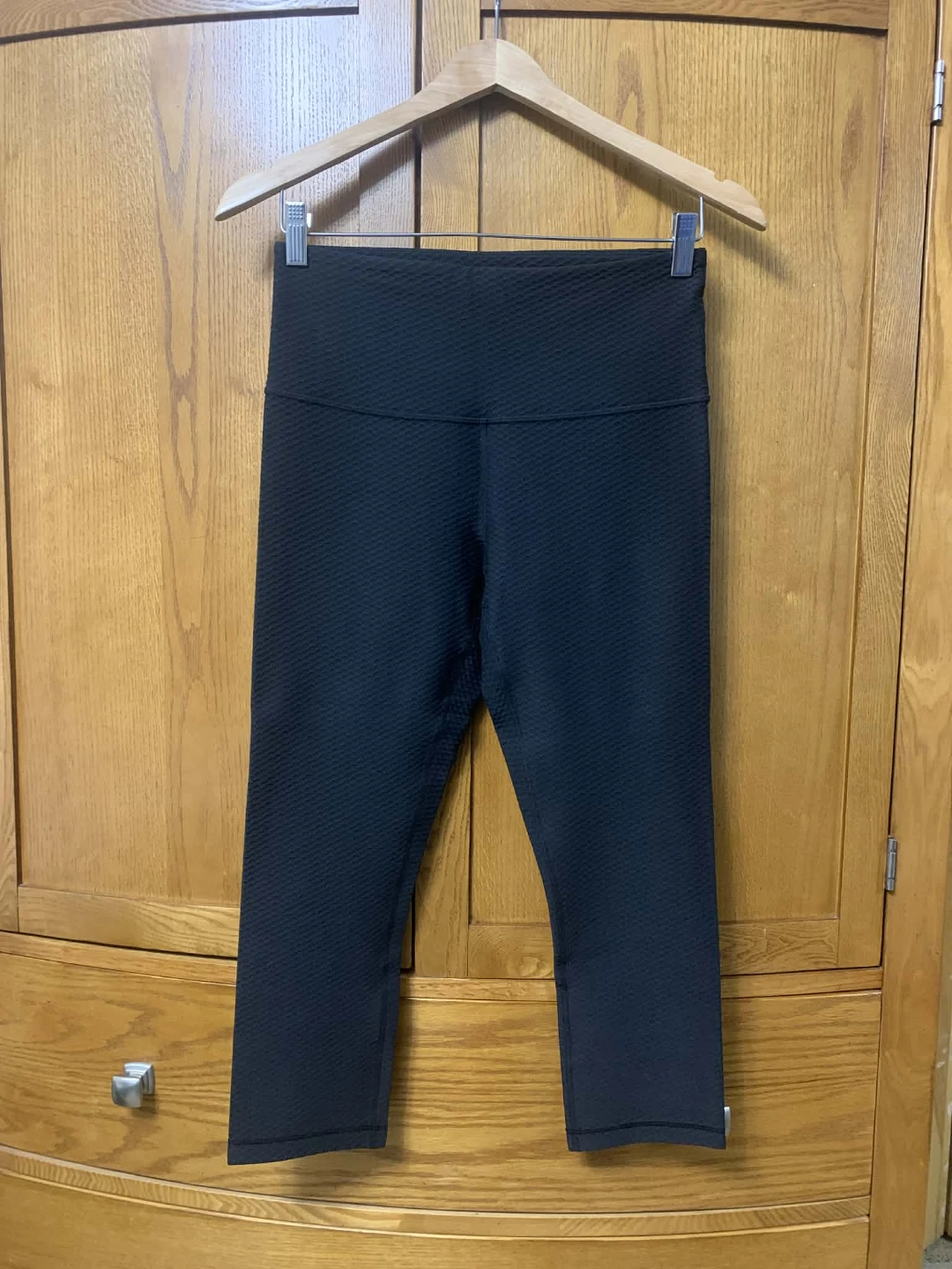 Kirkland Signature Black Textured Capris - Size M - photo 3