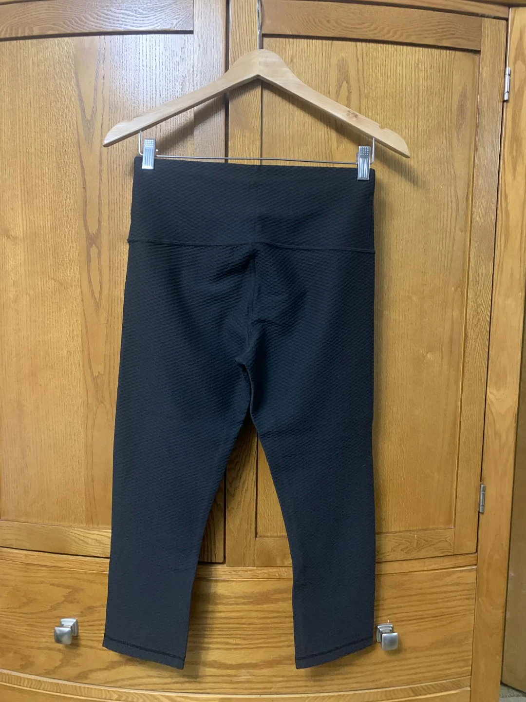 Kirkland Signature Black Textured Capris - Size M - photo 4