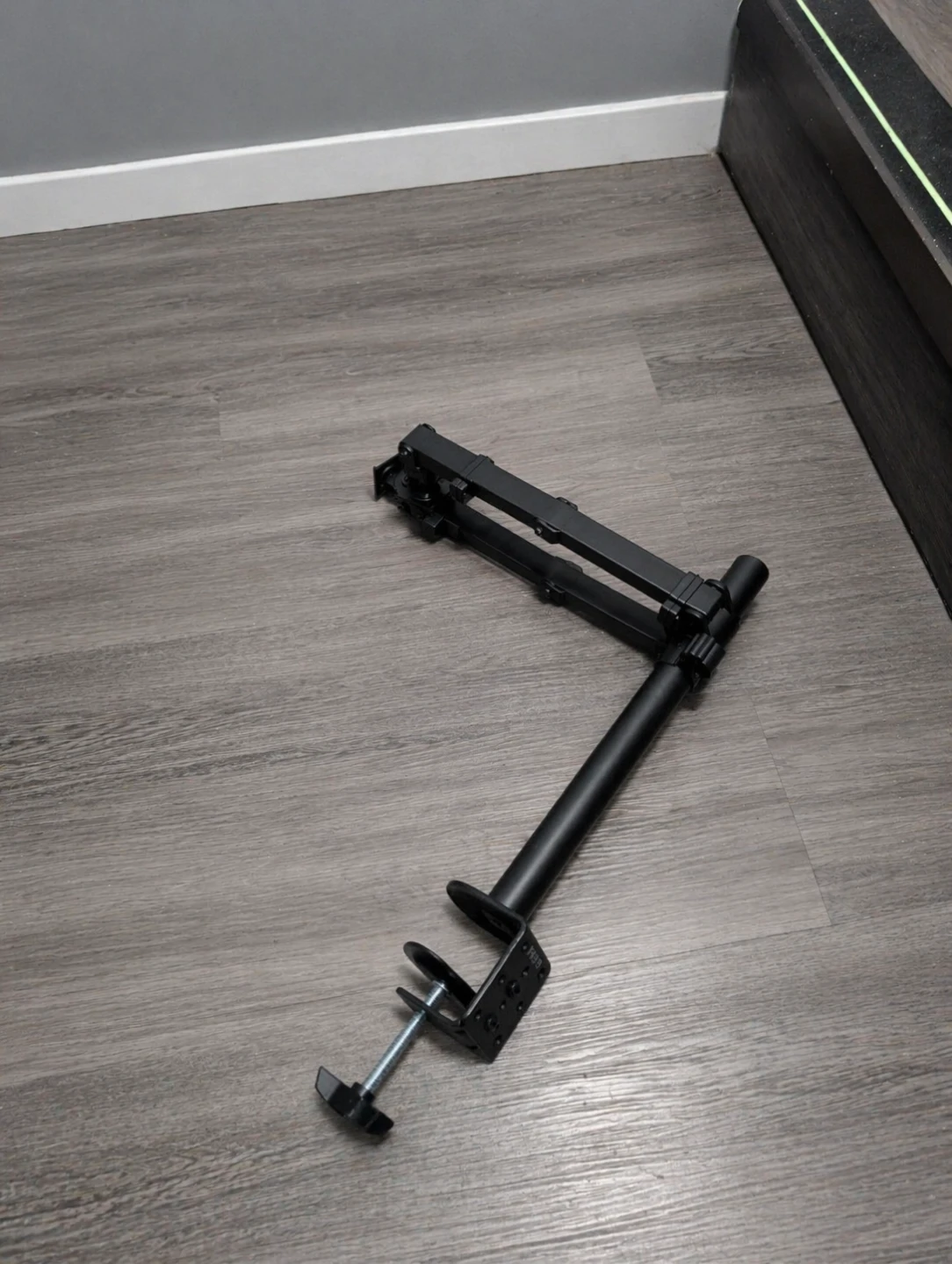 VIVO Dual Monitor Desk Mount - photo 2