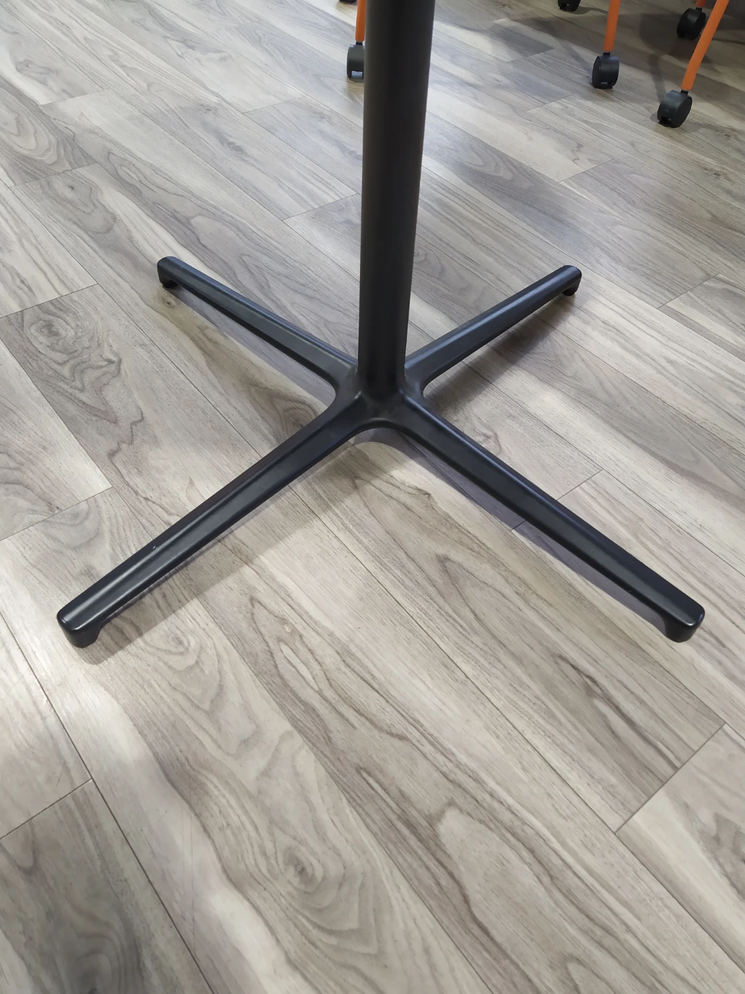 Round oak Wood Top Table with Black Base - photo 3