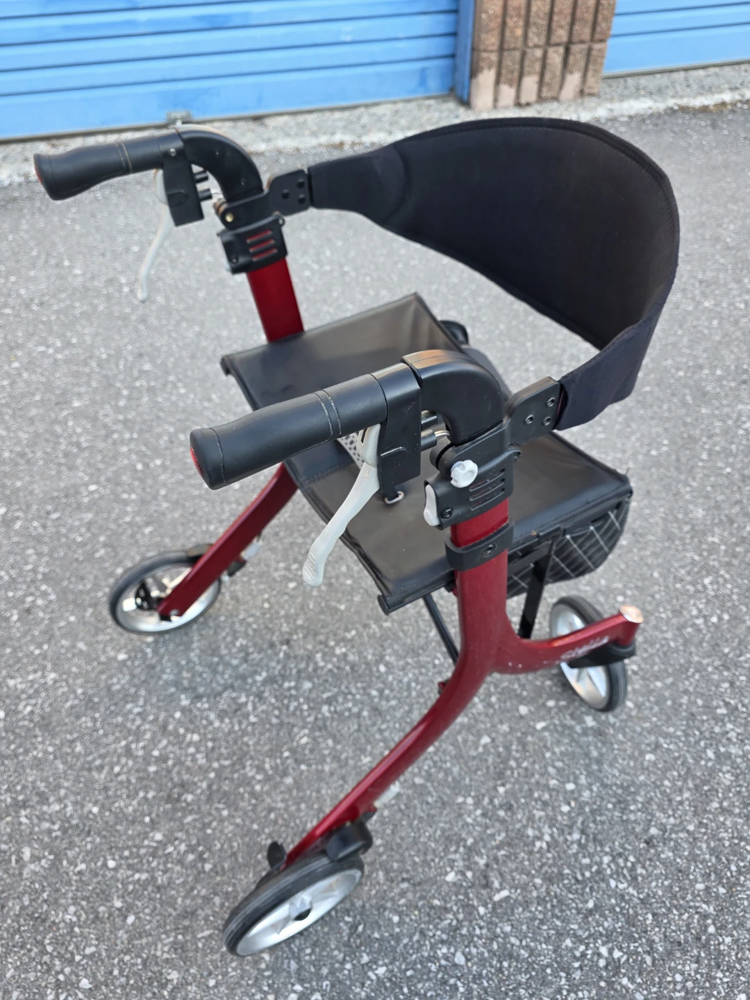 Stella Walker Rollator with storage bag - photo 3