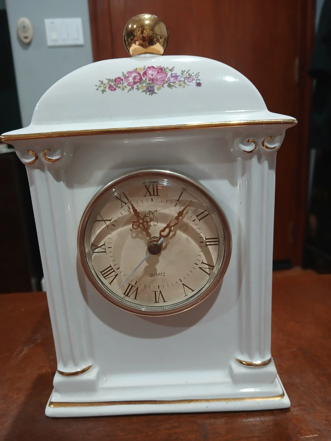 Decorative Porcelain Mantel Clock with Floral Designj I