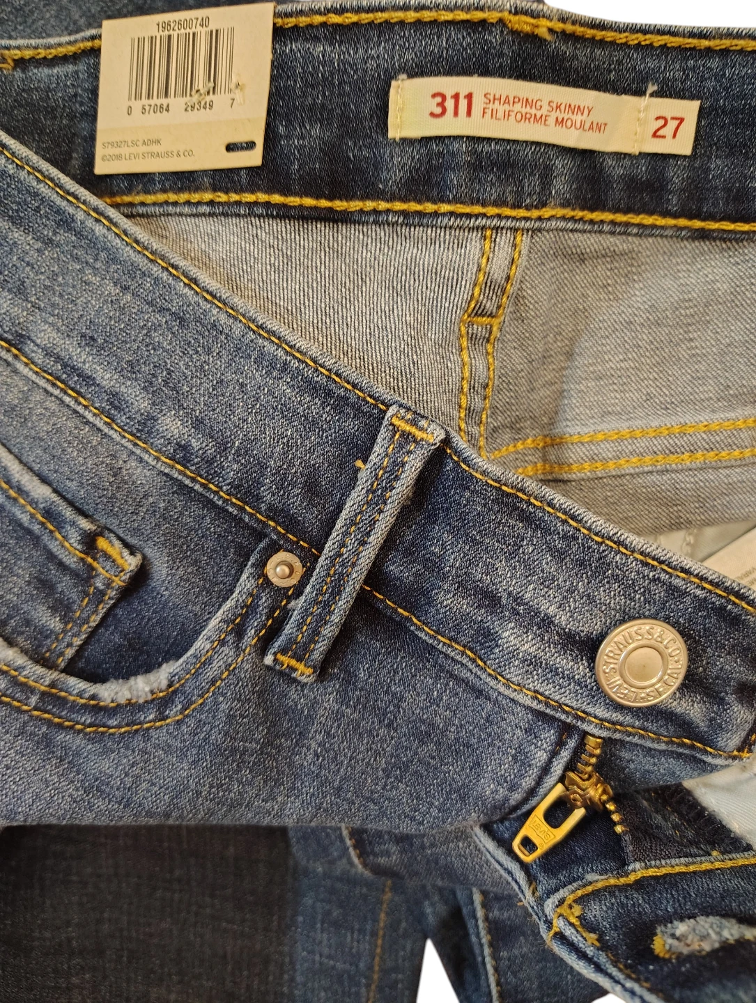 NWT Women’s Levi’s Skinny Jeans – Size 27/30 - photo 3