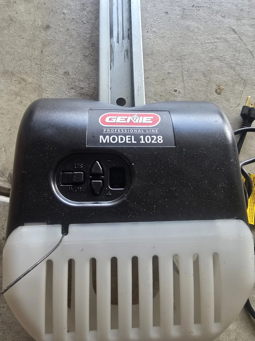 Genie Professional Line Model 1028 Garage Door Opener