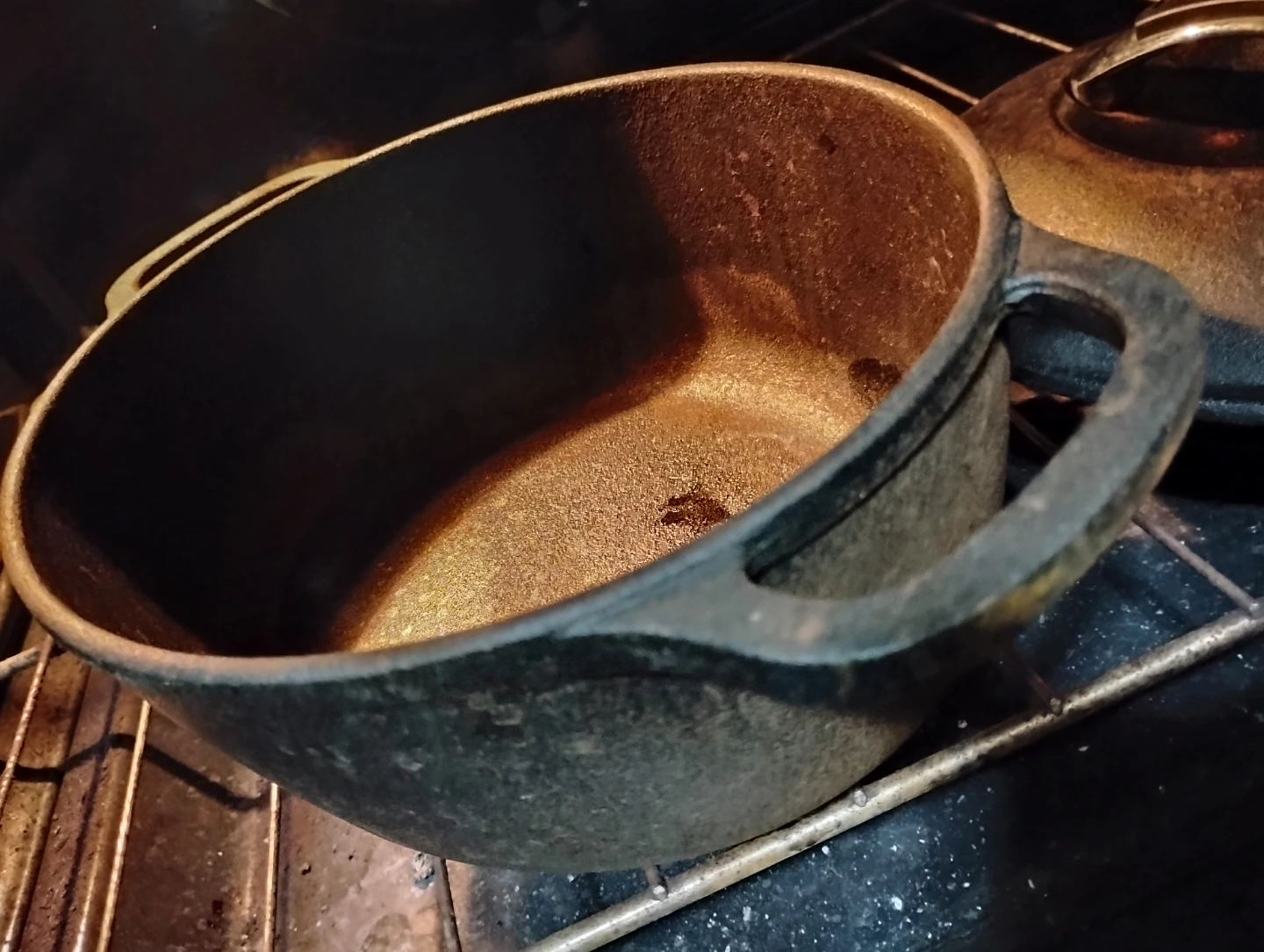 Cast Iron Dutch Oven with Lid🌱 - photo 2