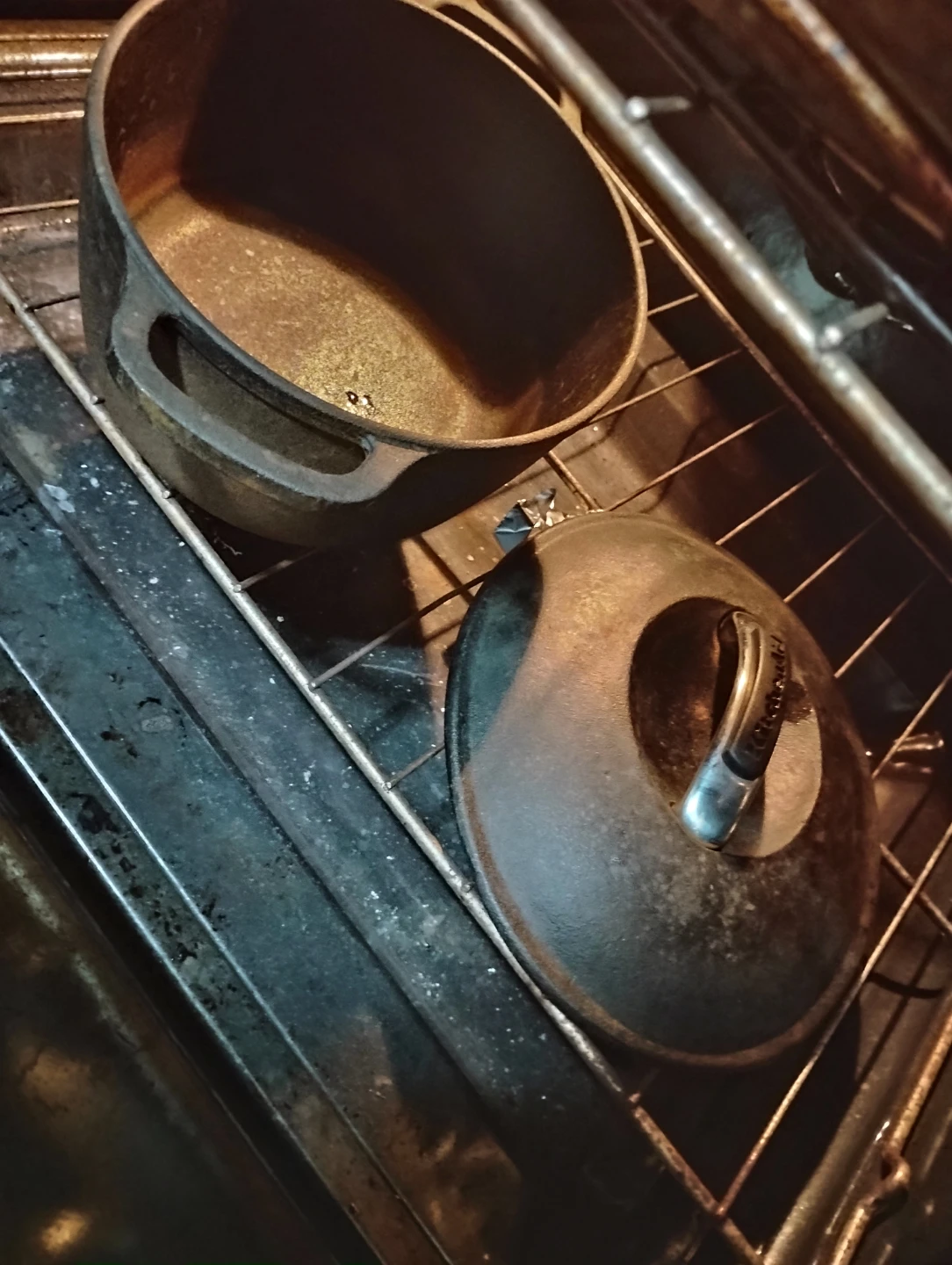 Cast Iron Dutch Oven with Lid🌱 - photo 3