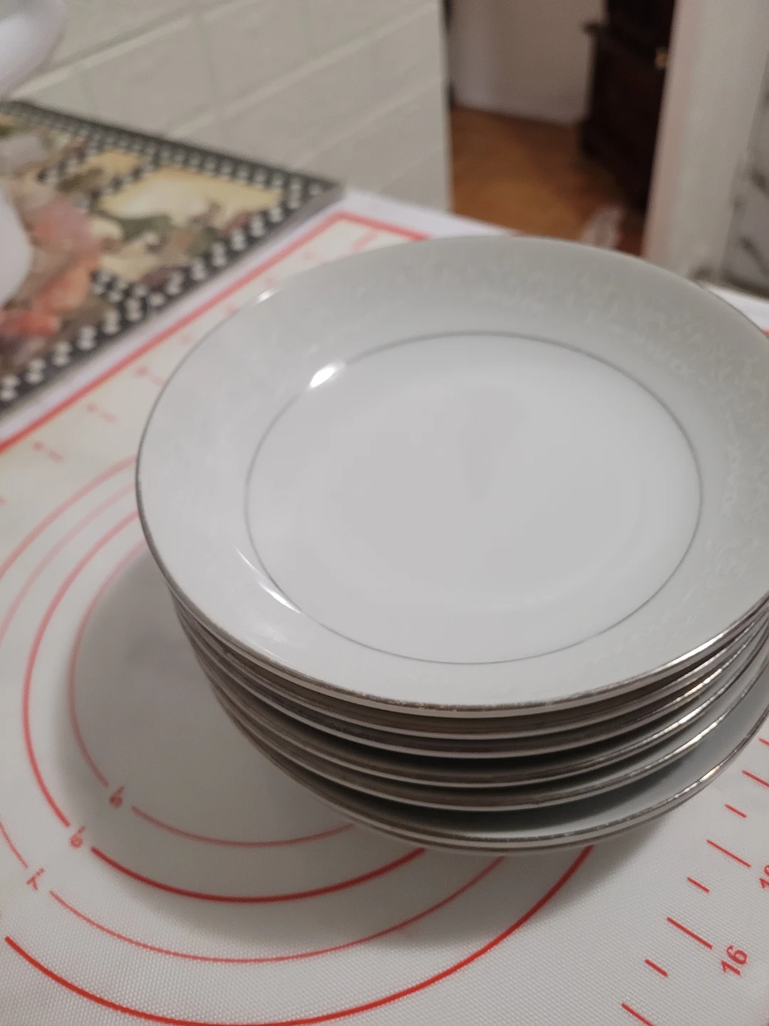 Classic Fine China Japan Saucers - Set of 6$8