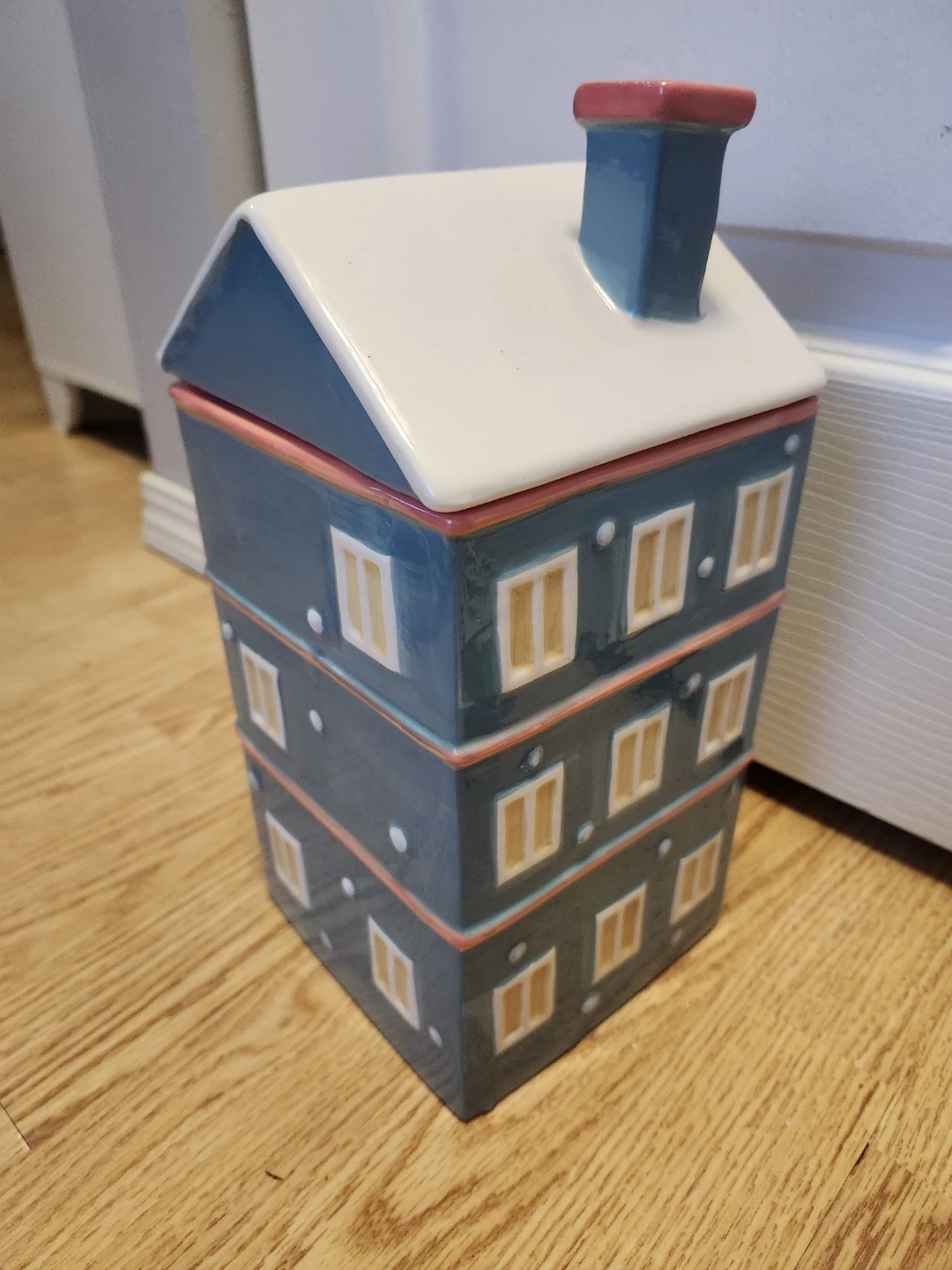 Ceramic Cookie Jar and Salt & Pepper Shakers - photo 3