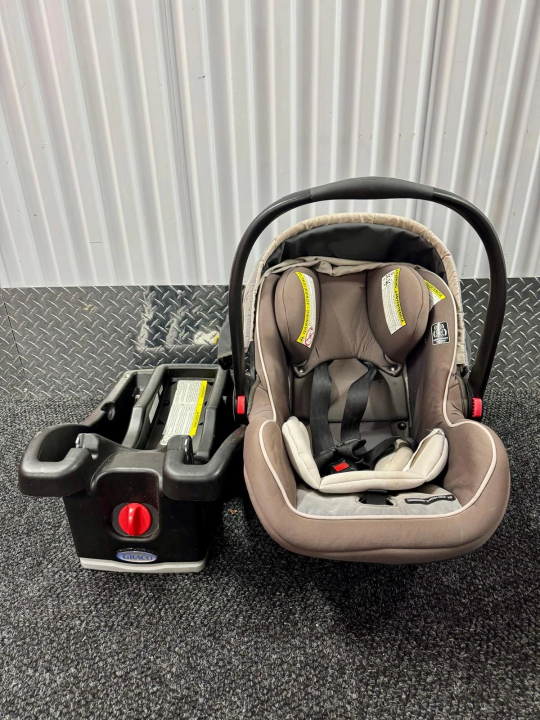Graco SnugRide Infant Car Seat and Base - photo 3