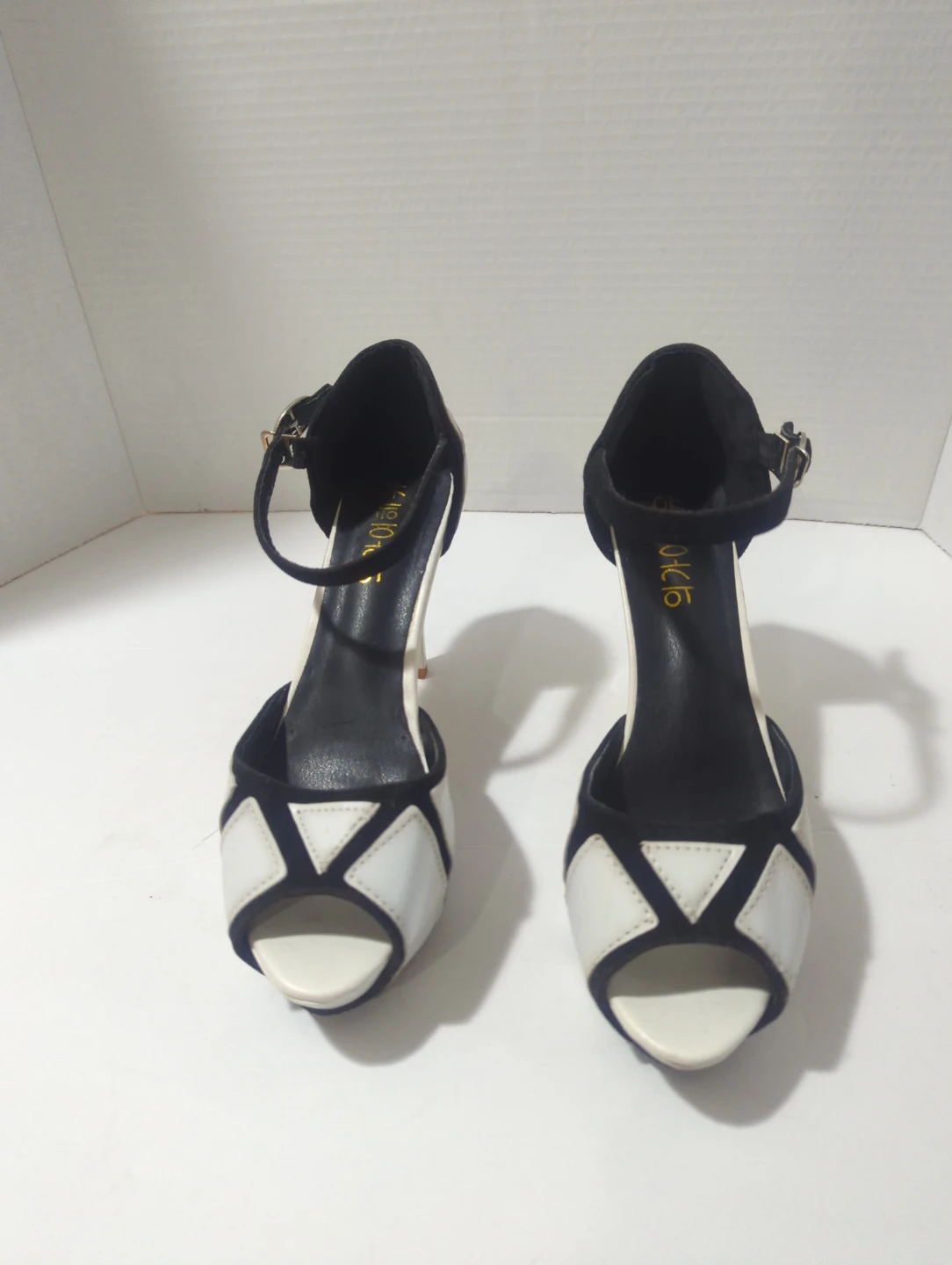 Women's Black and White Heeled Sandals Size Unknown - photo 2