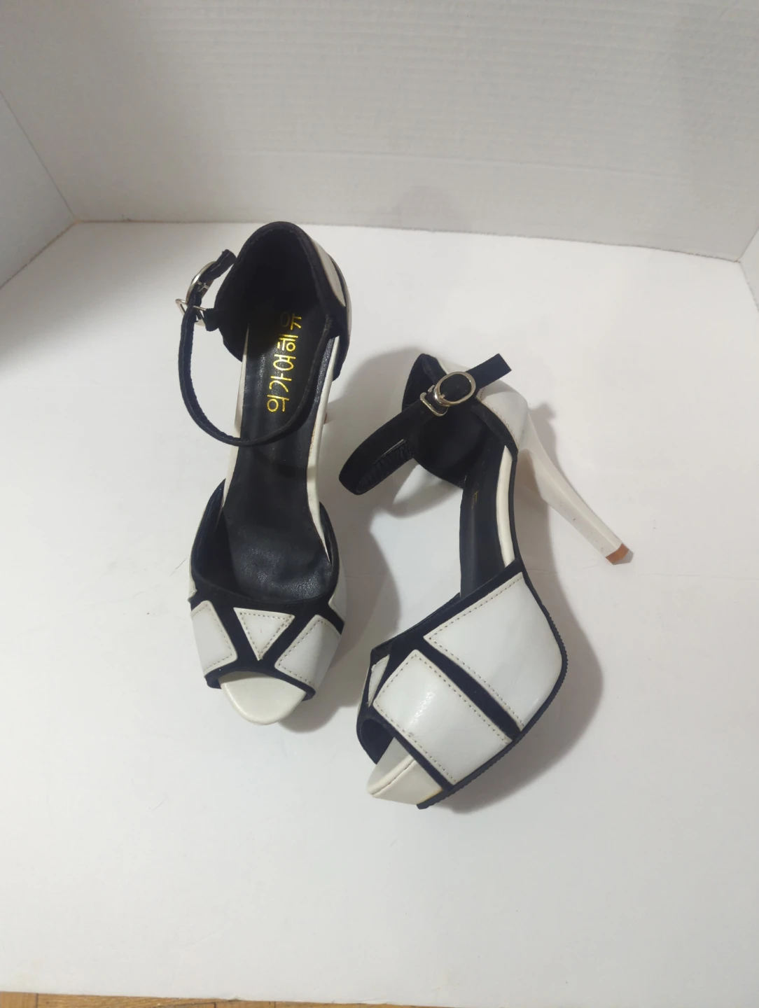 Women's Black and White Heeled Sandals Size Unknown - photo 3
