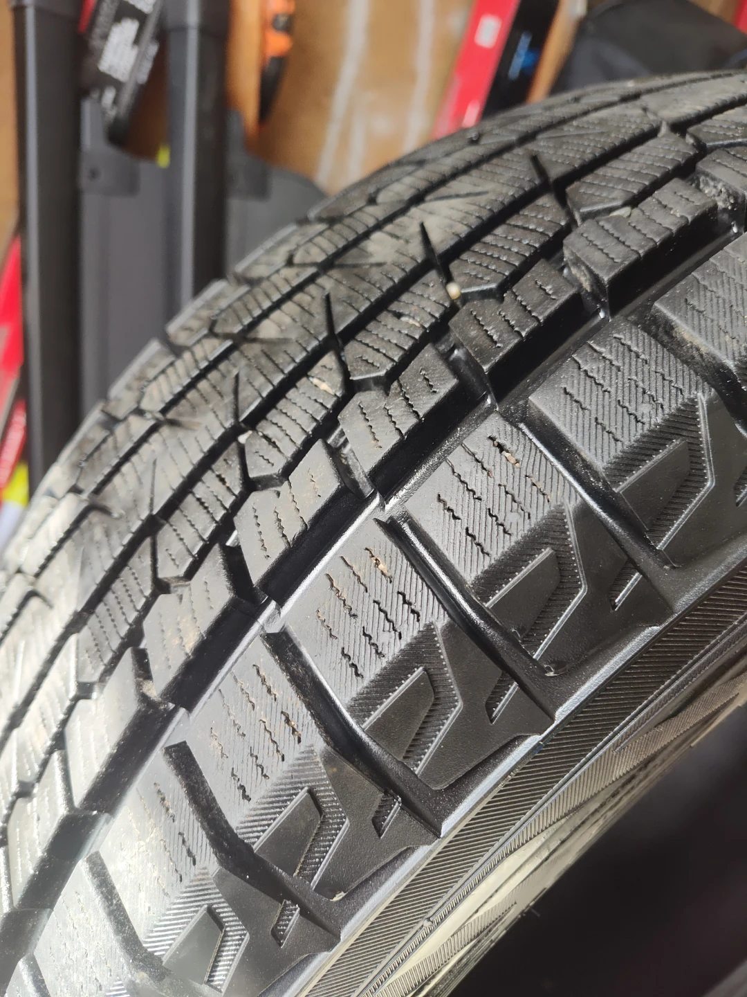 Yokohama IceGUARD G075 Winter Tires - 235/65R17